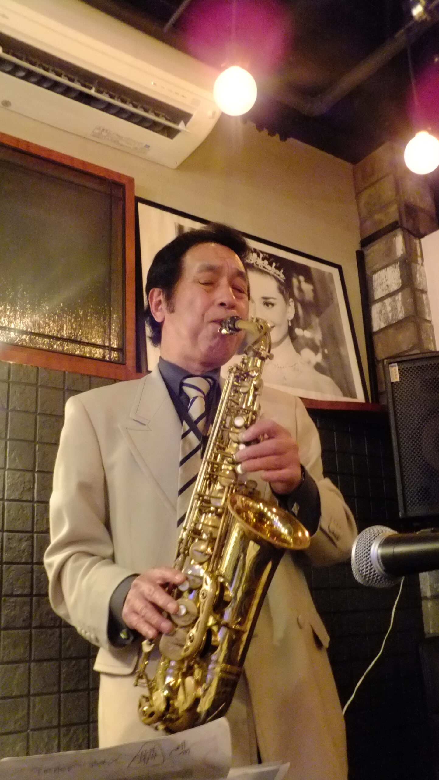 飯塚雅幸が２/４（土）秋田駅真正面レストラン「ティファニー」に出演しました。　